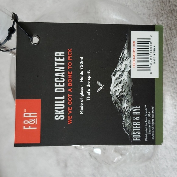 Foster and Rye Skull Decanter 750 ml - Picture 5 of 9